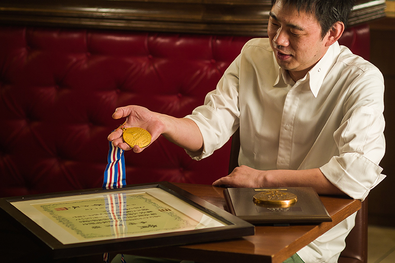 本店的主厨曾在法国专心钻研厨艺，并荣获兵库县知事奖，是目前备受关注的实力派厨师。