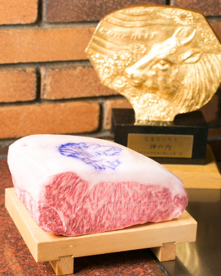  大量采购被选为最优秀牛的最高级神户牛肉。