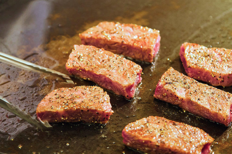 经厨师的高超手艺，将肉的美味发挥至极致。