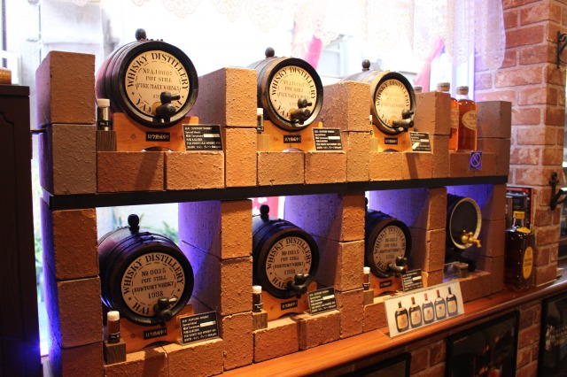 能够充分享受店主亲手酿製的用木桶发酵熟成的日本威士忌！