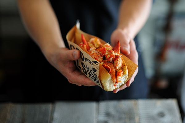 The lobster roll is seasoned with lemon butter and simple seasonings in order to maximize its delicious taste. 