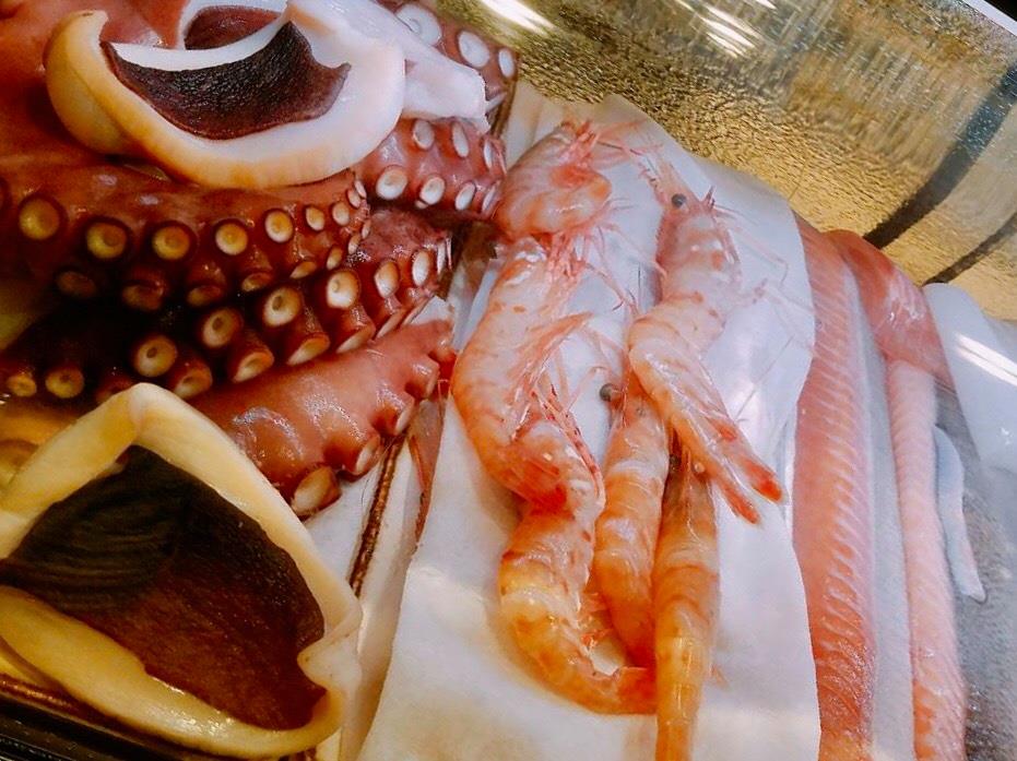 産地直送の魚介類は身が引き締まっています