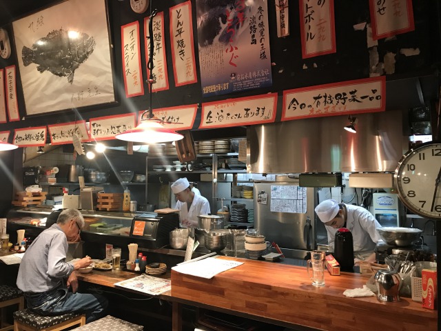 席数約175席のマンモス居酒屋