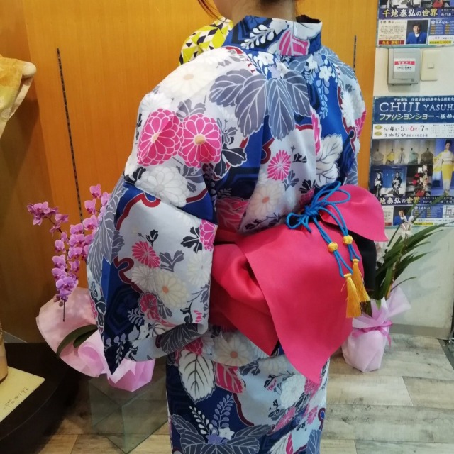帯結びが素敵な後ろ姿