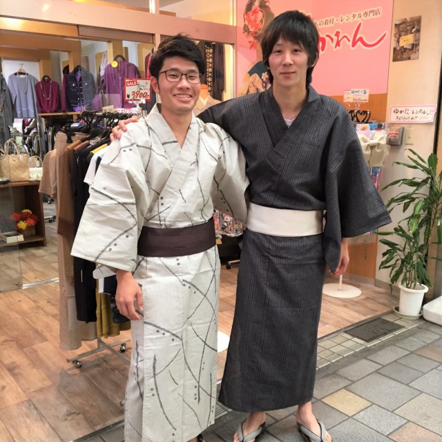 男性も浴衣でお出かけ