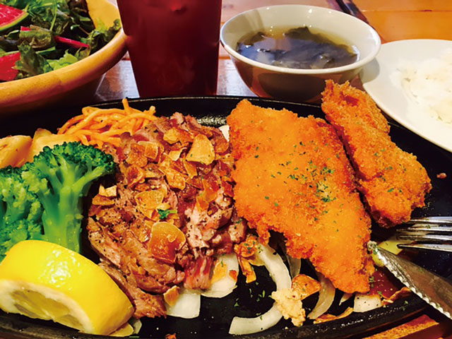 お得なランチはなんとサラダ、スープ、ドリンクがおかわり自由!