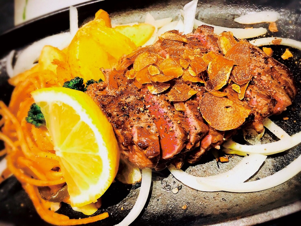 みなと食堂の定番!赤身ステーキ