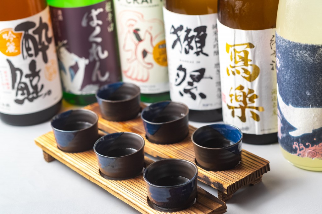 地酒三種のみくらべセット。お酒メニューの種類豊富です