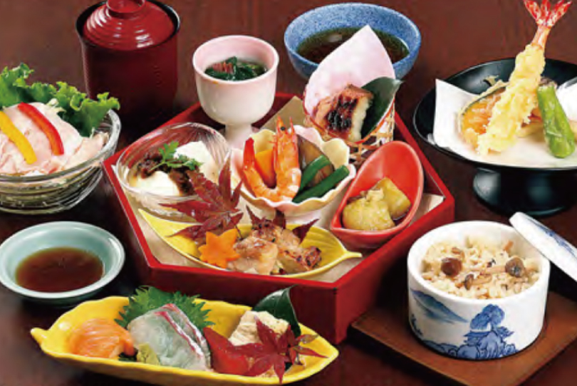A variety of Japanese food items are served.<br />
*The items may vary seasonally.