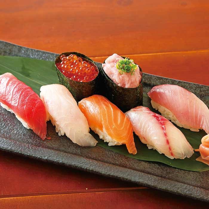 You can also enjoy popular Japanese dishes like sushi and tempura!