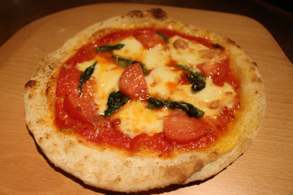 Their all-time popular dish “Pizza Margherita” 1,000 JPY (tax excluded)