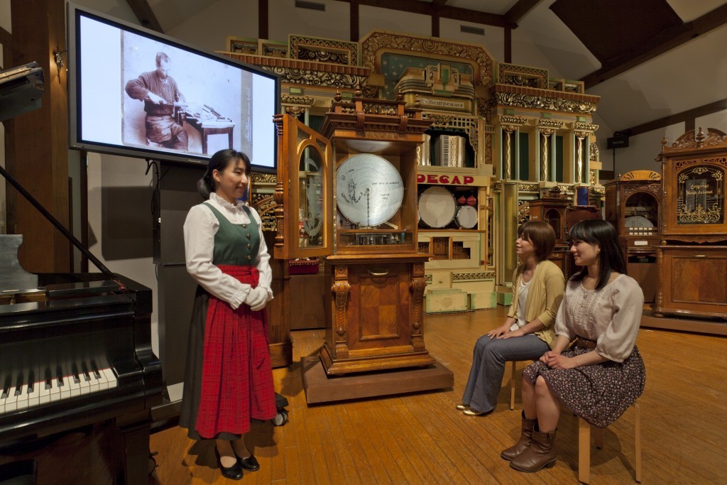 Rokko International Musical Box Museum<br /> 【Entrance Fee】<br /> Adult 1,030 yen<br /> Child (Ages 4～11 ) 510 yen<br /> 【Opening Hours】<br /> 10:00 to 17:00 (Last entry 16:20)<br /> 【Closed on】 <br /> Every Thursday (from Nov. 29th 2018 to Mar.14th 2019), Dec.31st 2018 and Jan.1st 2019<br /> 【TEL】<br /> 078-891-1284