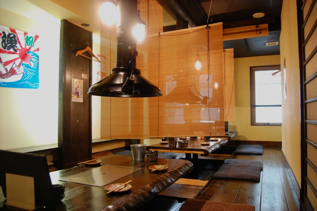 Cozy hori-gotatsu (sunken kotatsu table) seats and booths are also available!