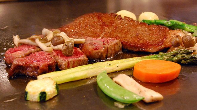 Sakurai’s delicious steak combined with the chef-owner’s unique cooking style produces an excellent medium-rare result. 