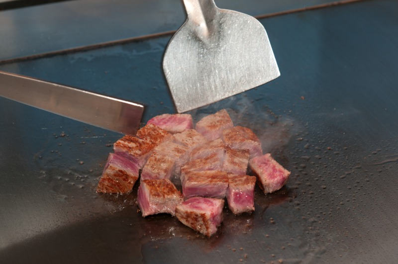 MISONO only uses the finest Kobe beef sirloin for their Kobe beef steak.