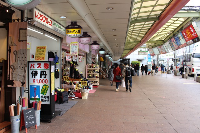 Located close by to Sannomiya stations (JR, Hanshin, and Hankyu Lines)