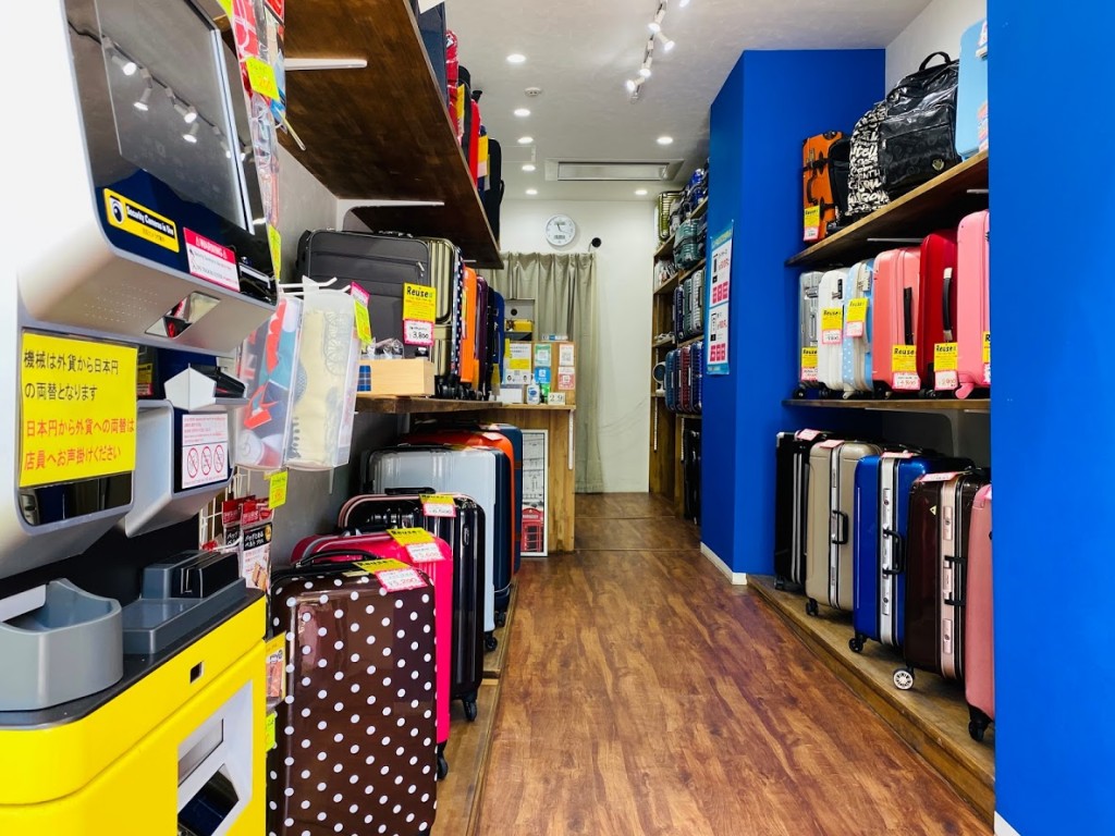 A variety of secondhand suitcases starting from 4,500 JPY (tax included)