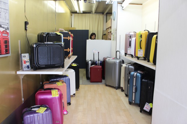A variety of secondhand suitcases starting from 4,800 JPY (tax included)